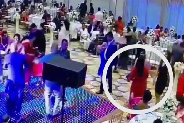 திருமண நிகழ்வில் நடனமாடிய யுவதிக்கு நேர்ந்த துயரம் | Young Woman Dancing Wedding Ceremony Has Died
