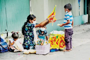 சுதந்திரம் இல்லாத தேசிய கொடி விற்பனை
