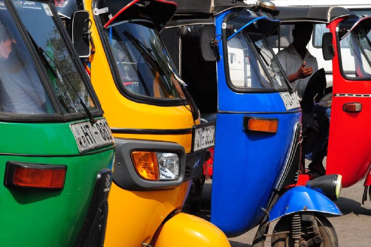 நள்ளிரவு முதல் அதிகரிக்கப்பட்ட எரிபொருள் விலை - முச்சக்கர வண்டிக்கட்டணங்களில் ஏற்படவுள்ள மாற்றம் | Fuel Price Hike Change In Three Wheelers நள்ளிரவு முதல் அதிகரிக்கப்பட்ட எரிபொருள் விலை - முச்சக்கர வண்டிக்கட்டணங்களில் ஏற்படவுள்ள மாற்றம் | Fuel Price Hike Change In Three Wheelers