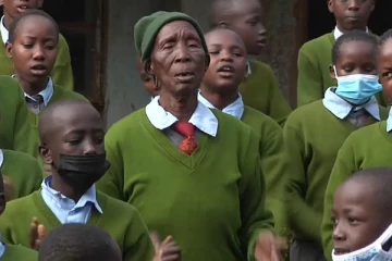 94 வயதில் ஆரம்ப பள்ளி கல்வி: ஒட்டுமொத்த நாட்டையே திரும்பி பார்க்க வைத்த மூதாட்டி