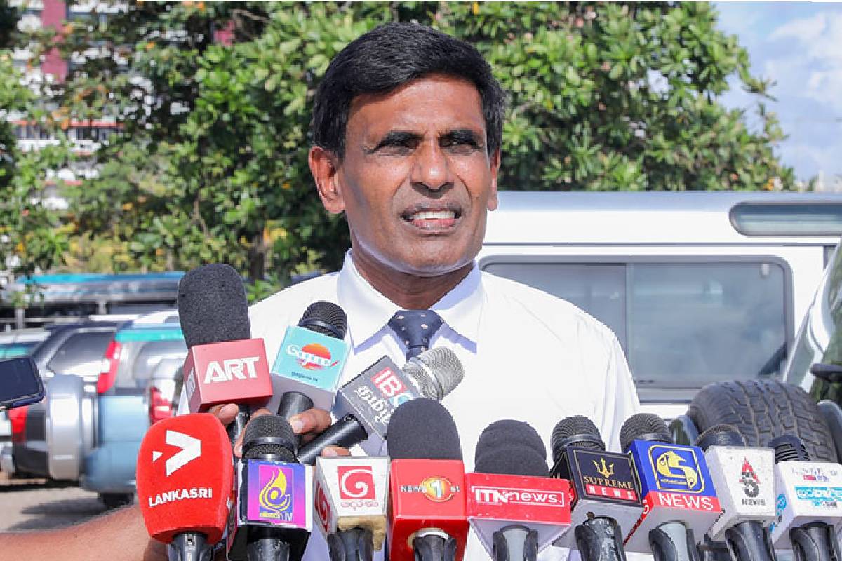 போலி முகநூல் கணக்குகள் தொடர்பில் விசாரணை : ஆனந்த விஜேபால எச்சரிக்கை | Ccid Investigation Into Fake Facebook Accounts