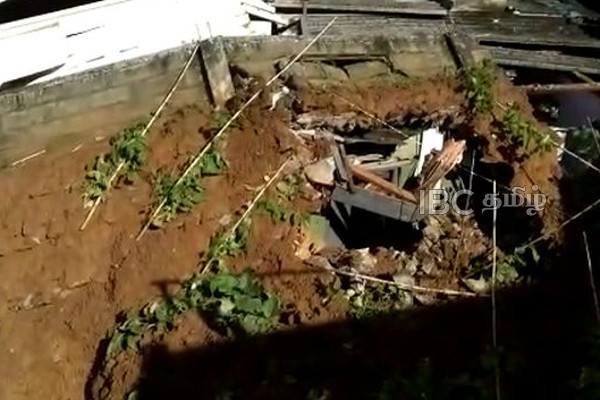 சீரற்ற காலநிலையால் இடிபாடுகளுக்குள் சிக்கி நபர் பலி! | Bandarawela Flooding Death Police Investigation Sl