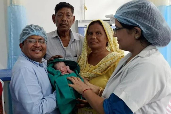 70 வயதில் குழந்தை பெற்றெடுத்த பாட்டி! நெகிழ்ச்சி சம்பவம் | Elderly Couple Welcomes First Child