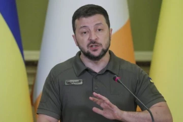 வெளிநாட்டு தூதர்களை பதவி நீக்கம் செய்த ஜெலென்ஸ்கி!