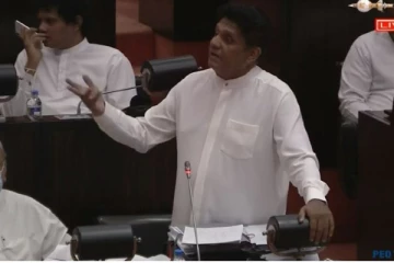 போராட்டக்களத்தில் இலக்கத்தகடு அற்ற மோட்டார் சைக்கிளில் வந்தவர்கள் யார்! சபையில் சஜித்  (video)