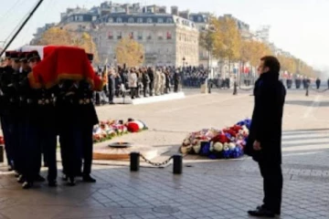 பாரிஸில் நடைபெற்ற அஞ்சலி நிகழ்வில் பங்குபெற்ற கமலா ஹாரிஸ்!