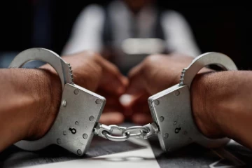 බන්ධනාගාර රැඳවියා මියයෑම සම්බන්ධයෙන් විශේෂ විමර්ශනයක් - ජේලර්වරයෙකු සහ පාලිකාවක් අත්අඩංගුවට