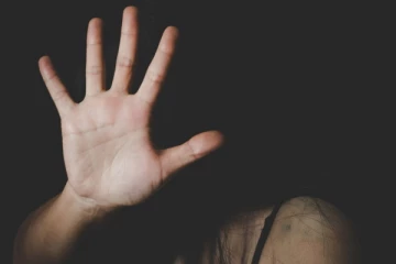 15 வயது சிறுமியை சீரழித்த மகன் ; தாய் செய்த மோசமான செயல் அம்பலம்