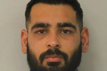 பணியில் இருக்கும் போது... இந்திய வம்சாவளி லண்டன் பொலிஸ் அதிகாரிக்கு பறிபோன வேலை