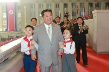 வைரலாகும் வடகொரிய அதிபர் கிம்; சர்வதேசத்தின் கவனத்தை ஈர்த்த  புகைப்படங்கள் !