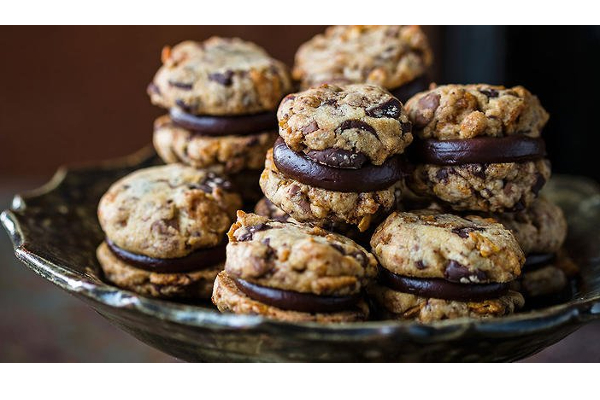 அத்தியாவசிய பொருட்களின்  பட்டியலில் இடம்பிடிக்கும் பிஸ்கட் | Biscuit Based On Essential Ingredients