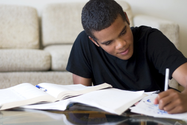 இந்த 3 ராசிக்காரர்கள் படிப்பில் நம்பர் ஒன் ஆக இருப்பார்களாம்.. உங்கள் ராசி உள்ளதா? | 3 Zodiac Sign Who Are Number One In Studies