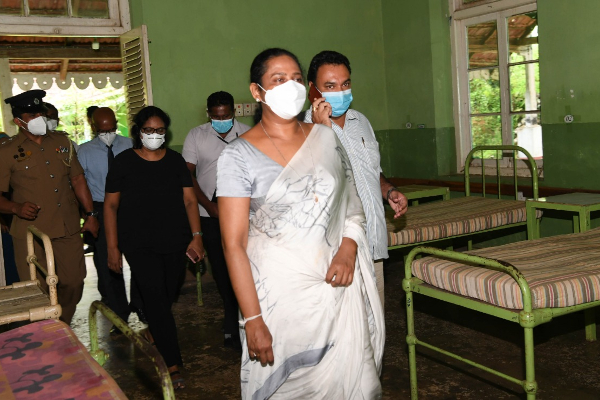 ප්‍රතිකාර මධ්‍යස්ථාන  සෞඛ්‍ය අමාත්‍යවරියගේ නිරික්ෂණයට... | Srilanka Health