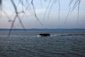 துருக்கியில் படகு கவிழ்ந்து 14 அகதிகள் உயிரிழப்பு