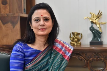 மோடி, அதானிக்கு எதிராக கேள்வி கேட்ட லஞ்சம் - மஹூவா மொய்த்ரா எம்.பி பதவி நீக்கம்?