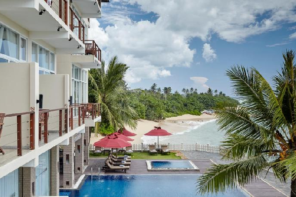 மிதிகம பகுதியில் மீண்டும் துப்பாக்கிச் சூடா..! ஹோட்டலை சுற்றிவளைத்த பொலிஸார் | Is There Another Shooting In The Midigama Area