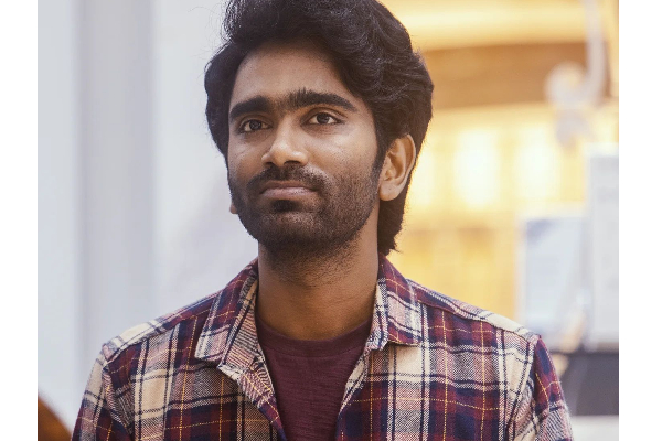 விஜய்யிடம் கதை சொல்லிவிட்டு காத்திருக்கும் பிரபல இயக்குனர்! ஓகே சொல்வாரா? | Pradeep Ranganathan Wating For Vijay S Nod விஜய்யிடம் கதை சொல்லிவிட்டு காத்திருக்கும் பிரபல இயக்குனர்! ஓகே சொல்வாரா? | Pradeep Ranganathan Wating For Vijay S Nod