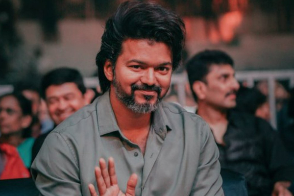 அஜித்தை மறைமுகமாக நக்கல் செய்த விஜய்.. மேடையில் இப்படி சொல்லிட்டாரே | Vijay Says He Has No Competitor