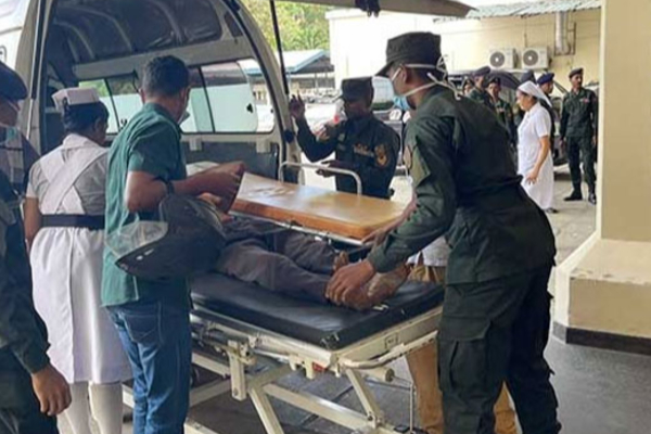 இராணுவ வீரர்கள் மீது இடிந்து விழுந்த சுவர்: முல்லைத்தீவில் பரபரப்பு | Mullaitivu Army Camp Wall Collapsed இராணுவ வீரர்கள் மீது இடிந்து விழுந்த சுவர்: முல்லைத்தீவில் பரபரப்பு | Mullaitivu Army Camp Wall Collapsed