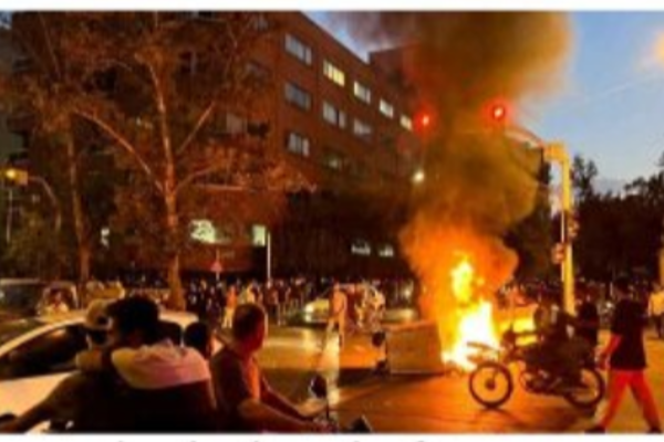 ஹிஜாப்: இளம்பெண் இதனால்தான் இறந்தார் - ஈரான் பகீர் அறிவிப்பு! | Iran Claims Mahsa Amini Died Of Illness