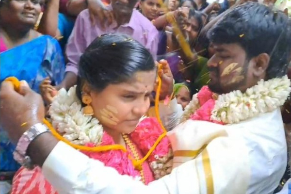 இறந்த தந்தையின் சடலத்தின் முன் திருமணம் செய்த மகன் - உருக்கமான நிகழ்வு - தமிழ்நாடு