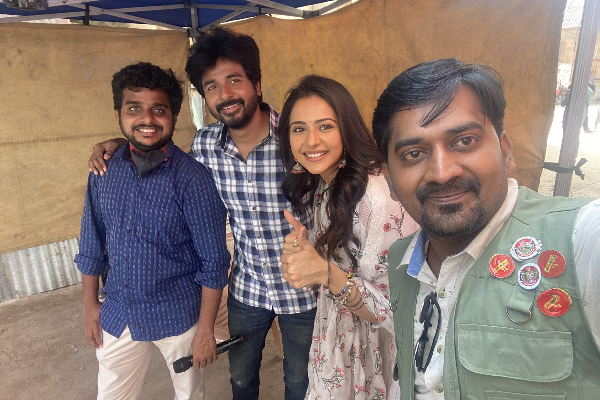 அயலான் பட இயக்குனர் ரவிக்குமாரின் மகளை பார்த்துள்ளீர்களா.. இதோ அழகிய புகைப்படம் | Ravikumar Daughter Photo அயலான் பட இயக்குனர் ரவிக்குமாரின் மகளை பார்த்துள்ளீர்களா.. இதோ அழகிய புகைப்படம் | Ravikumar Daughter Photo