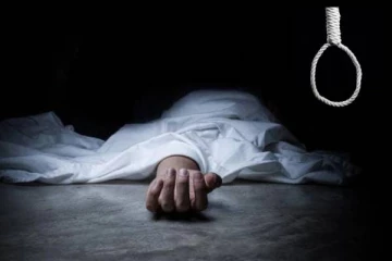 கழிவறையில் தூக்கில் தொங்கிய 14 வயது மாணவி! மர்ம மரணம் என போராட்டம் நடத்திய உறவினர்கள்