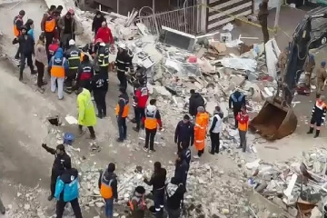 துருக்கி நிலநடுக்கத்திலிருந்து 204 மணி நேரத்திற்கு பிறகு 5 பேர் உயிருடன் மீட்பு!