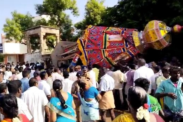 புதுக்கோட்டையில் தேர் கவிழ்ந்து விபத்து - 5 பேர் காயம்..! - தமிழ்நாடு