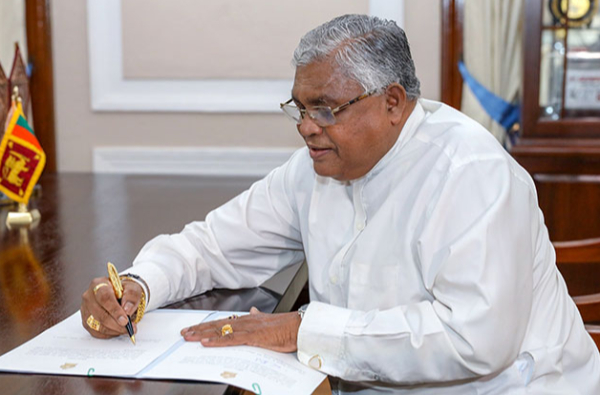 அரச காணியை அபகரித்து மனைவி பெயரில் ஹோட்டல்; கோட்டா கொடுத்ததை பறிக்கும் அனுர அரசாங்கம்! | Ex Cm Usurped Govt Land Built A Hotel Wife S Name