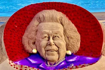 வித்தியாசமான முறையில் ராணிக்கு அஞ்சலி செலுத்திய இந்தியர்கள்