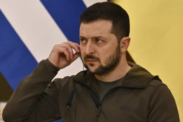 உக்ரைன் தேசிய பாதுகாப்புப்படை உயர் அதிகாரியை அதிரடியாக நீக்கிய ஜெலென்ஸ்கி