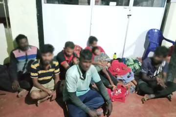 சட்டவிரோதமாக இந்தியாவிற்குச் செல்ல முயன்ற 7 பேர் கைது (PHOTOS)