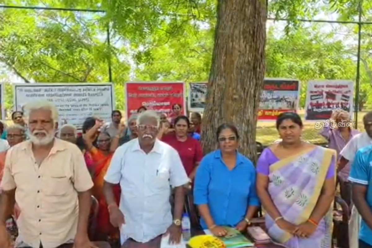 வலி. வடக்கு பகுதிகளில் உயர் பாதுகாப்பு வலயத்தில் உள்ள காணிகளை விடுவிக்கக் கோரி மக்கள் போராட்டம் | Vali Vadakku People Land Army Tamils Protest