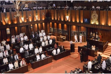 ආණ්ඩුවේ විශාල පිරිසක් එක්වරම විපක්ෂයට..ආණ්ඩුවට 50ක්වත් ඉතිරි නොවන ලකුණු..නව බලවේගයක්..(VIDEO)