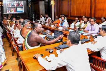 හින්දු පූජකවරු ජනපති ලේකම් හමු වේ