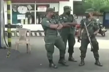 கொழும்பில் எரிபொருள் நிரப்பு நிலையங்களில் குவிக்கப்பட்டுள்ள இராணுவம்