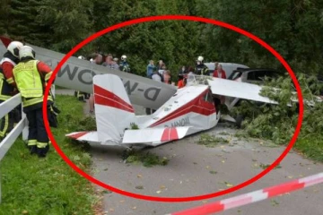 மரக்கிளையில் மோதி விழுந்து நொறுங்கிய விமானம் ; நால்வர் படுகாயம்