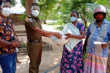 பாதிக்கப்பட்ட மக்களுக்கு உதவிகளை வழங்கிய புதுக்குடியிருப்பு பொலிஸார்!