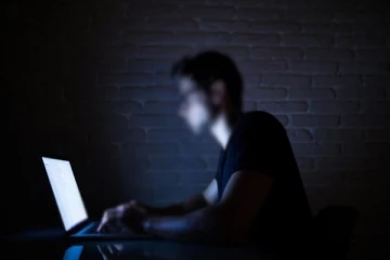 கணனி மின்னேற்றி வெடித்து மாணவன் பலி