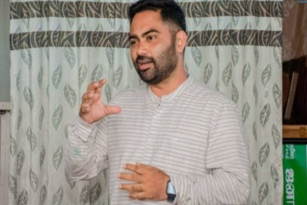 பாடசாலைகளுக்கு தரம் குறைந்த தளபாடம் விநியோகம்: இம்ரான் எம்.பி குற்றச்சாட்டு | Imran Mp S Accusation