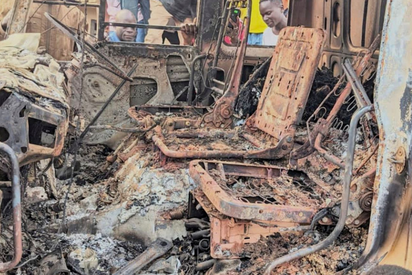 காங்கோ தேவாலயத்தில் பயங்கரவாத தாக்குதல்: 38 பேர் சுட்டுக் கொலை | Terrorist Attack On Congo Church 38 People Shot