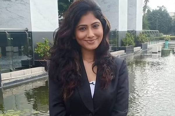 பிக்பாஸ் புகழ் ஜுலியின் வீட்டை பார்த்துள்ளீர்களா?- அவரே வெளியிட்ட வீடியோ