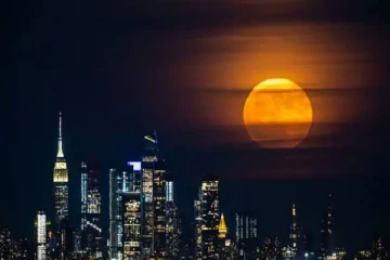 வானில் ஒரு அரிய விண்வெளி நிகழ்வு ; இரவைக் கவரும் 'சூப்பர் மூன்'