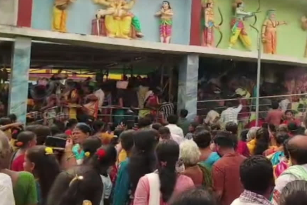 இந்தியாவில் மீண்டும் நேர்ந்த சோகம்: கூட்ட நெரிசலில் பத்து பேர் உயிரிழப்பு | Ten People Died In A Stampede In India