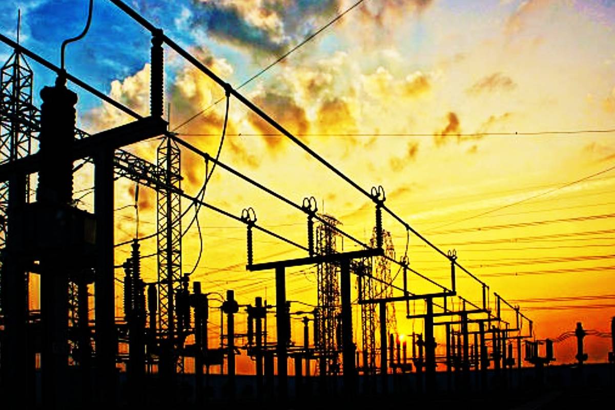 இலங்கையில் தினசரி மின்சாரத் தேவை சரிவு: மின் உற்பத்தியில் அதிகரிப்பு பதிவு | Sl Power Demand Drops While Generation Rises
