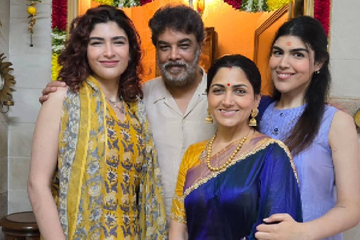 லோ-நெக் கிளாமர் ஆடையில் நடிகை குஷ்பூவின் மகள் அவந்திகா!! புகைப்படங்கள்.. | Kushboo Daughter Avantika Sundar Instagram Post
