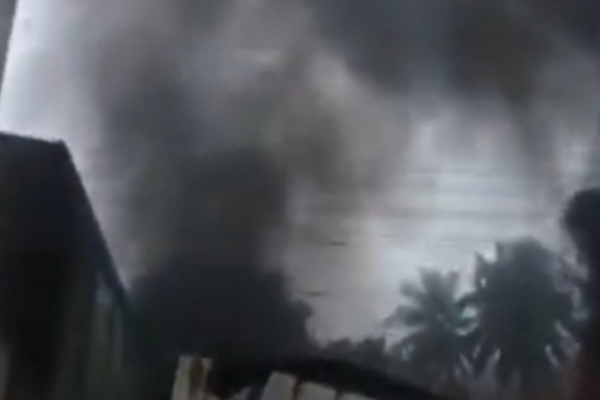 கொழும்பில் பற்றி எரிந்த அட்டைப்பெட்டி தொழிற்சாலை | Fire Breaks Out At Kaduwela Box Factory