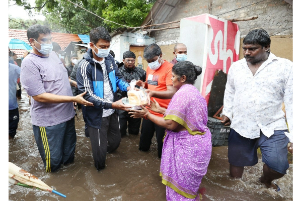 மழை நீரில் தத்தளிக்கும் மக்கள்... உடனே களத்தில் இறங்கிய உதயநிதிஸ்டாலின்! | Tamilnadu Rain