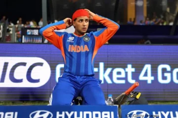 டி20 உலகக்கிண்ணத்தில் அபிஷேக் ஷர்மா திடீர் விலகல்? மருத்துவமனையில் அனுமதி